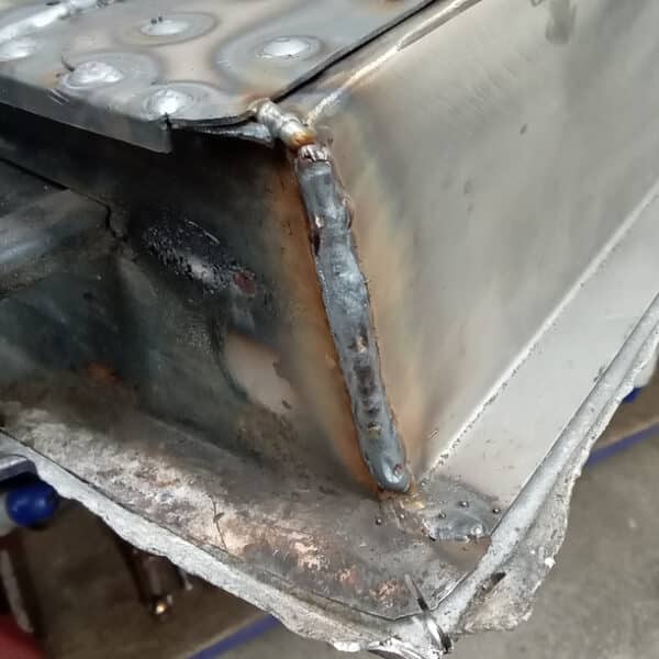 13.03.2025 1969 aston martin db6 volante blue door bottom renewed (24)