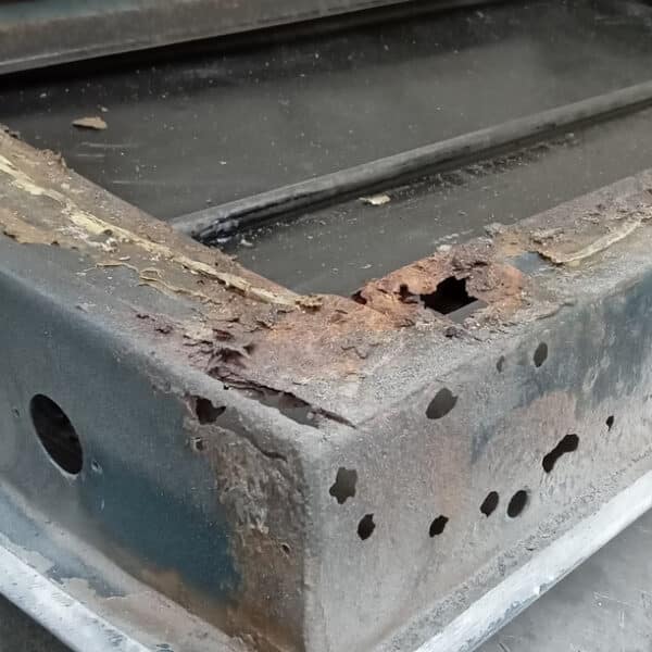 13.03.2025 1969 aston martin db6 volante blue door bottom renewed (29)