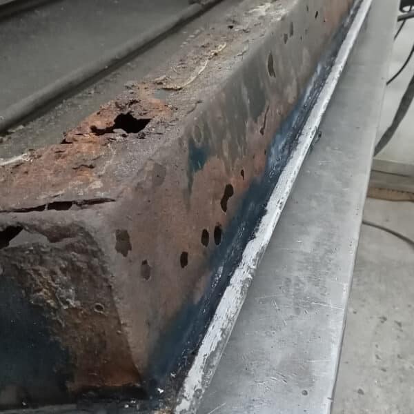 13.03.2025 1969 aston martin db6 volante blue door bottom renewed (33)