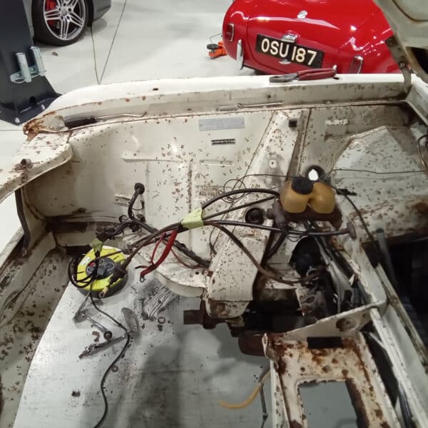 13.03.2025 1969 audi 70 l white stripping ready for paint (110)