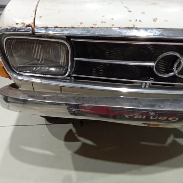 13.03.2025 1969 audi 70 l white stripping ready for paint (12)