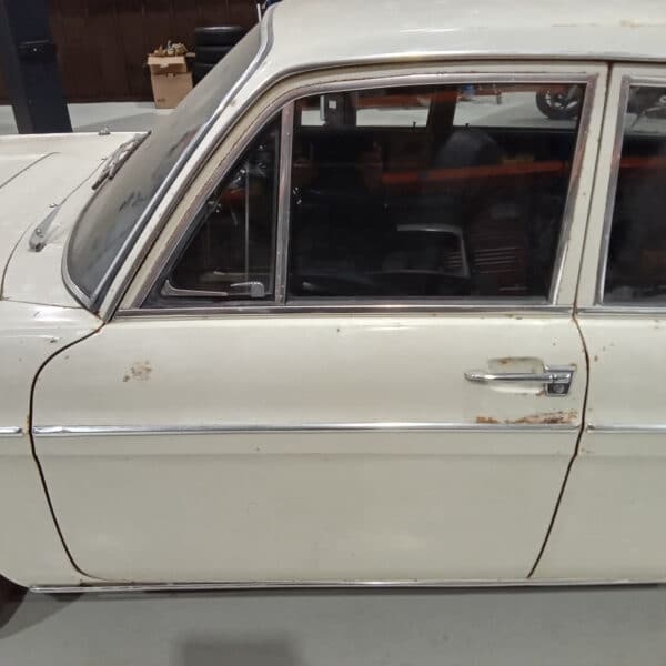 13.03.2025 1969 audi 70 l white stripping ready for paint (2)