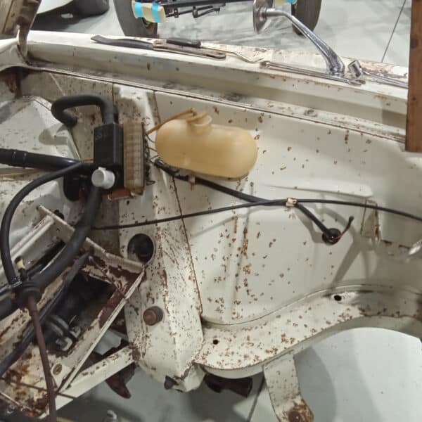 13.03.2025 1969 audi 70 l white stripping ready for paint (37)