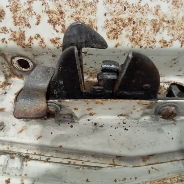 13.03.2025 1969 audi 70 l white stripping ready for paint (48)