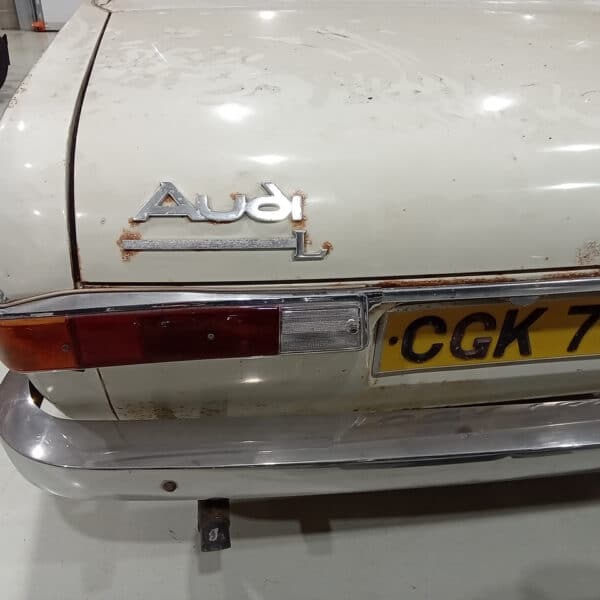 13.03.2025 1969 audi 70 l white stripping ready for paint (5)