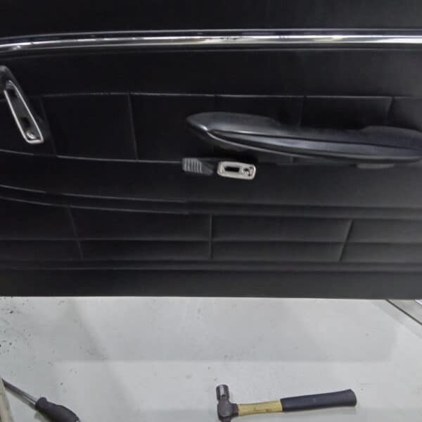 13.03.2025 1969 audi 70 l white stripping ready for paint (53)