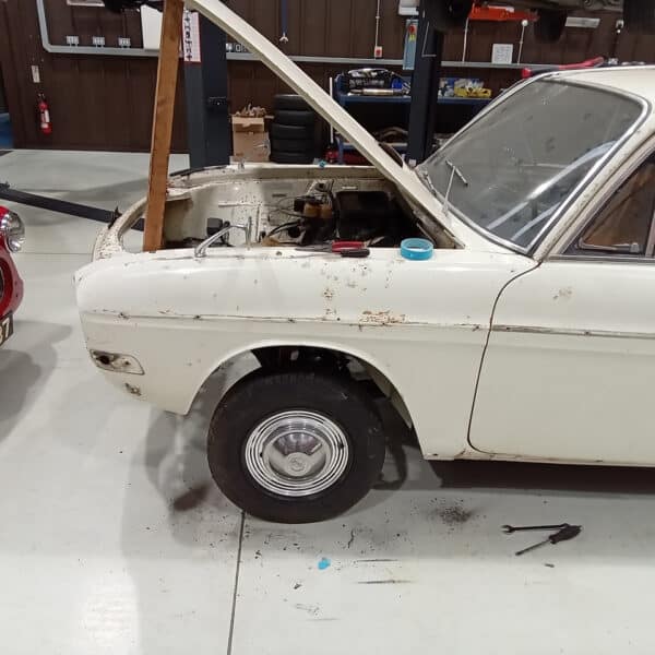 13.03.2025 1969 audi 70 l white stripping ready for paint (56)