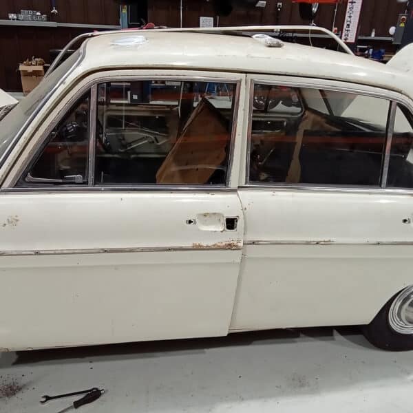 13.03.2025 1969 audi 70 l white stripping ready for paint (57)
