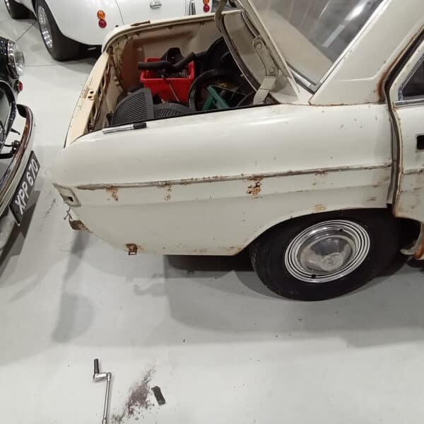 13.03.2025 1969 audi 70 l white stripping ready for paint (62)