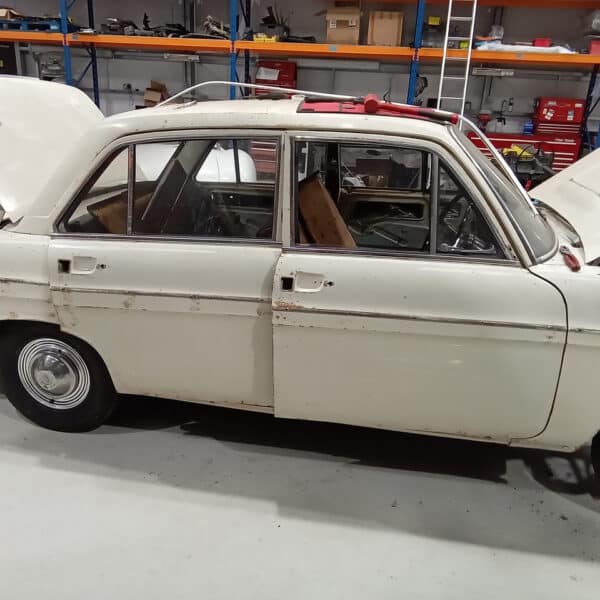13.03.2025 1969 audi 70 l white stripping ready for paint (63)