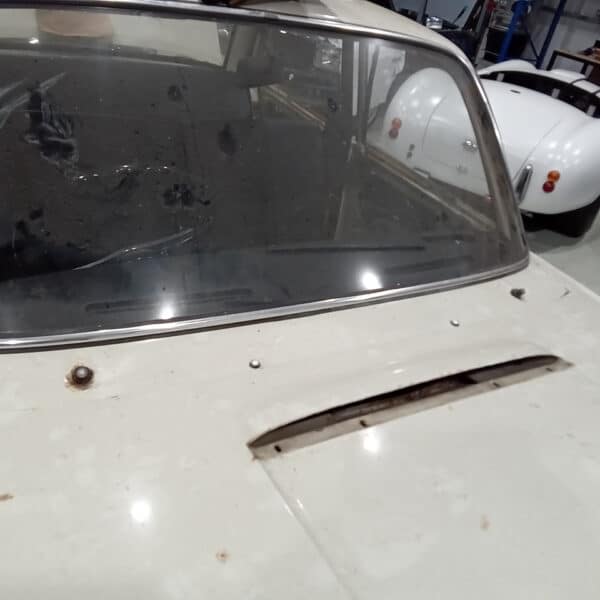 13.03.2025 1969 audi 70 l white stripping ready for paint (74)