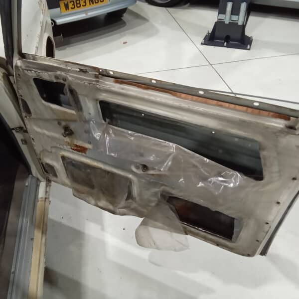 13.03.2025 1969 audi 70 l white stripping ready for paint (76)