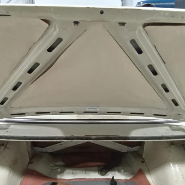 13.03.2025 1969 audi 70 l white stripping ready for paint (82)