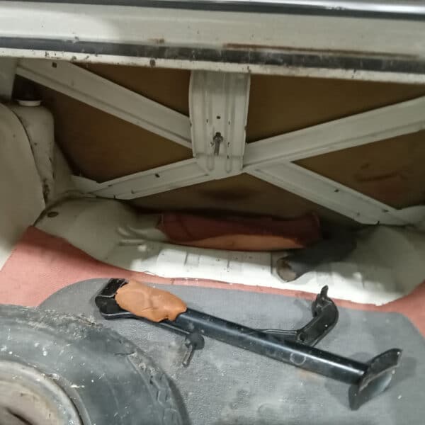 13.03.2025 1969 audi 70 l white stripping ready for paint (83)