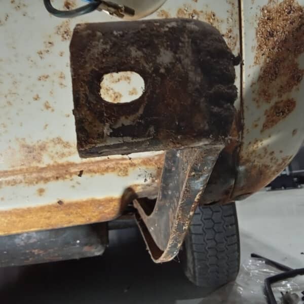 13.03.2025 1969 audi 70 l white stripping ready for paint (90)
