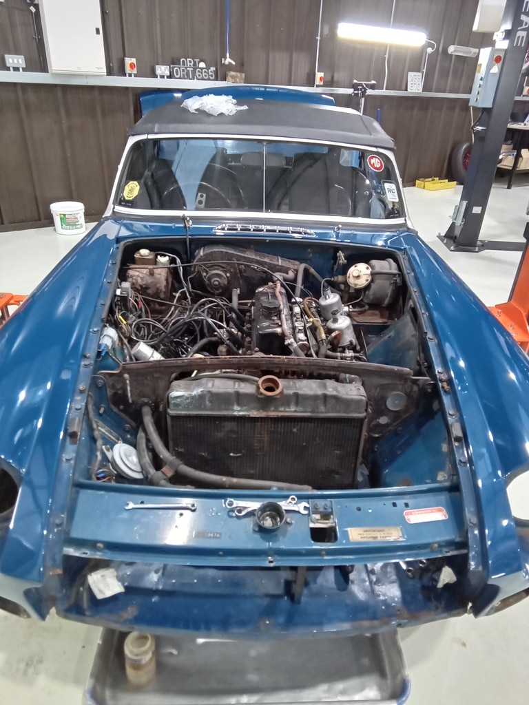 13.03.2025 1973 mg roadster blue strip down (1)