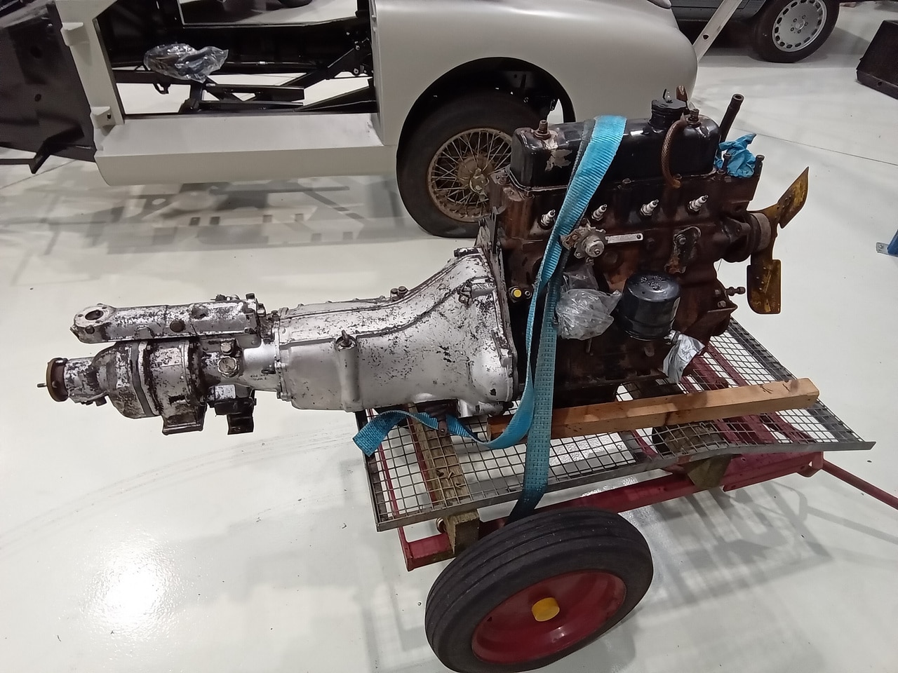 13.03.2025 1973 mg roadster blue strip down (105)