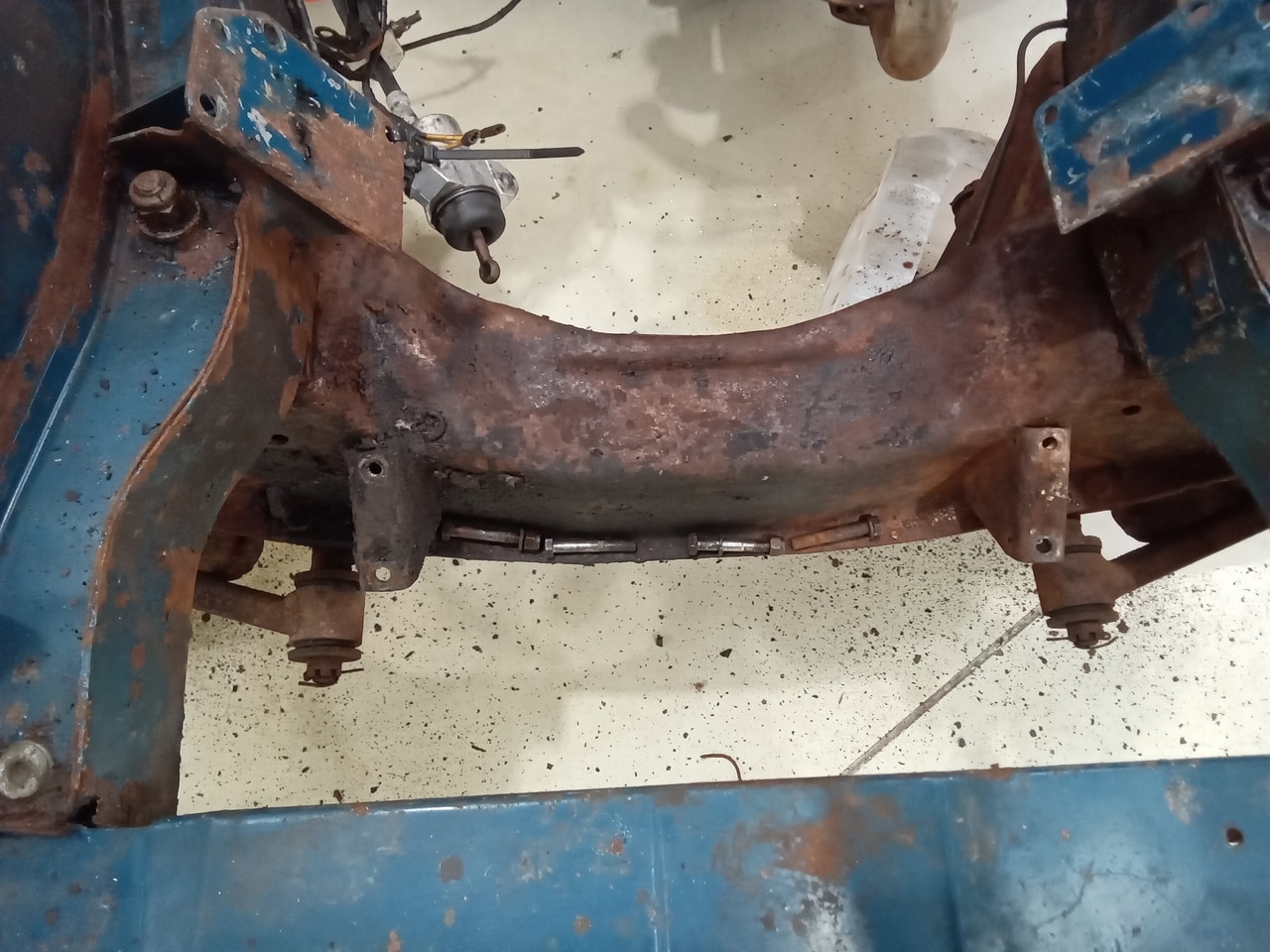 13.03.2025 1973 mg roadster blue strip down (129)