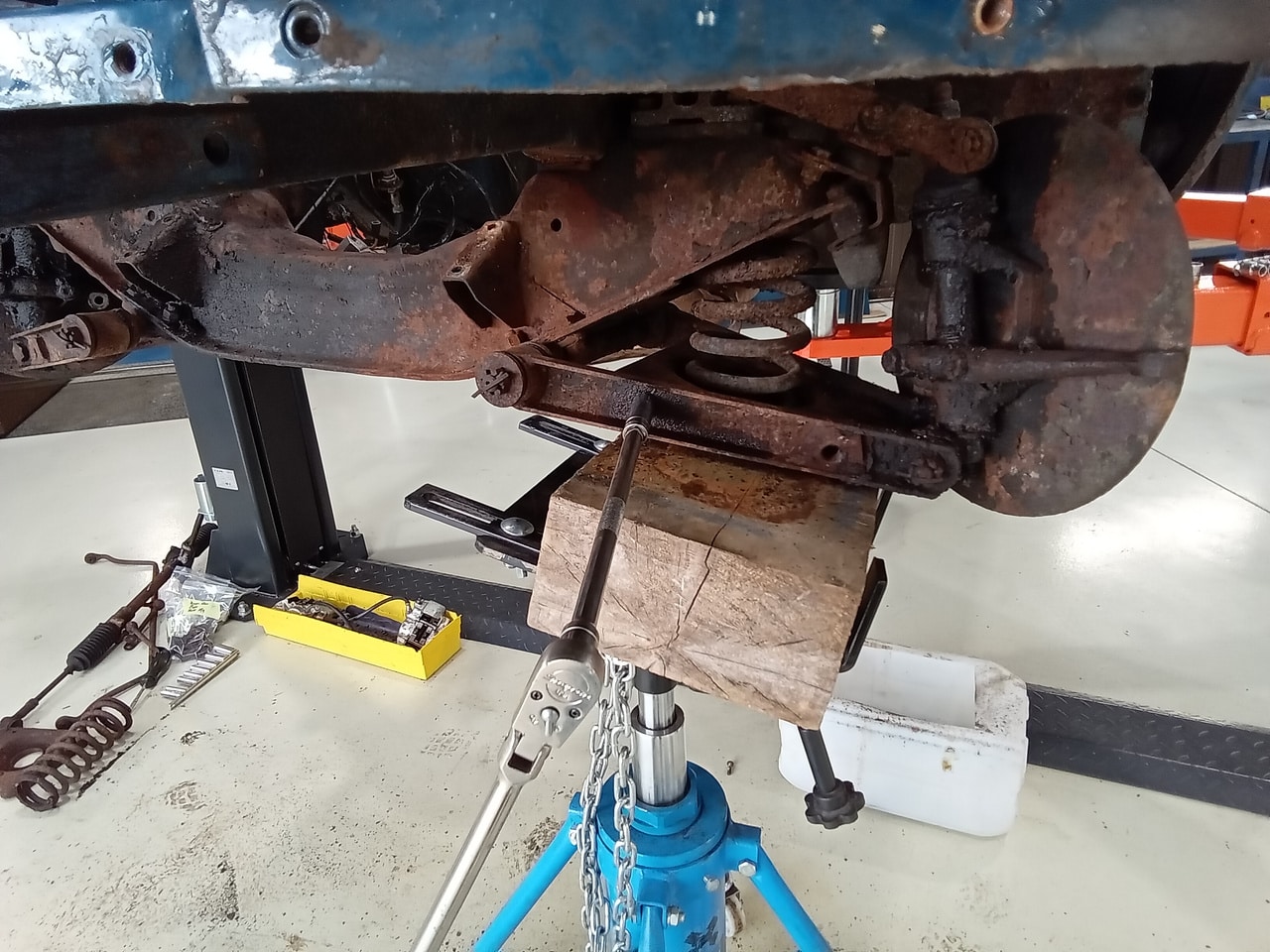 13.03.2025 1973 mg roadster blue strip down (132)