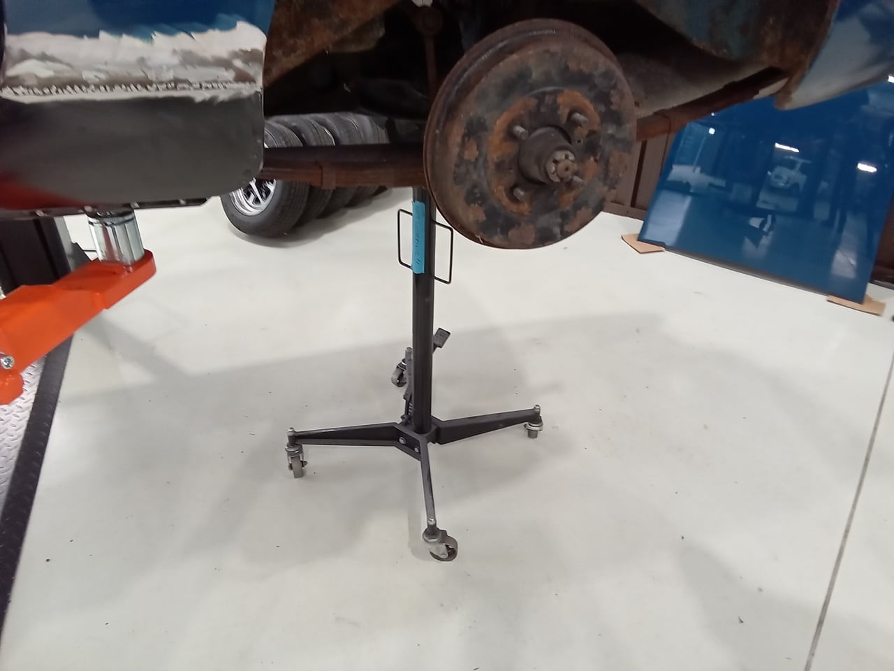 13.03.2025 1973 mg roadster blue strip down (135)