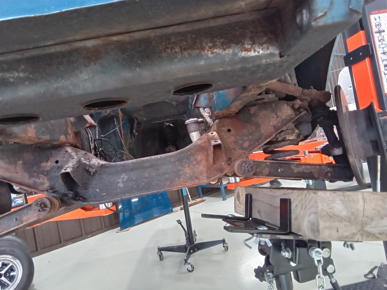 13.03.2025 1973 mg roadster blue strip down (136)