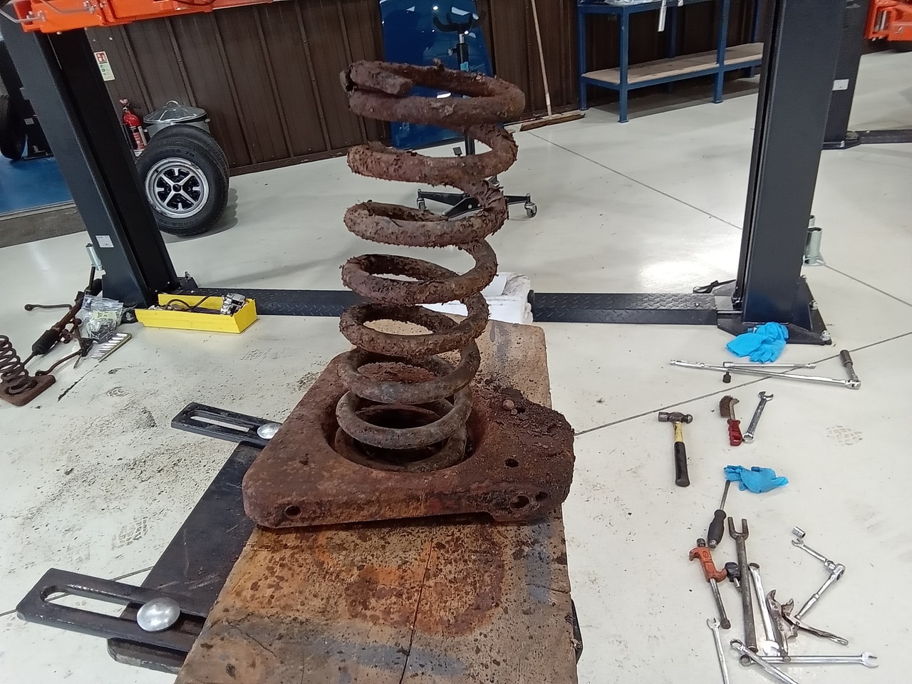 13.03.2025 1973 mg roadster blue strip down (139)