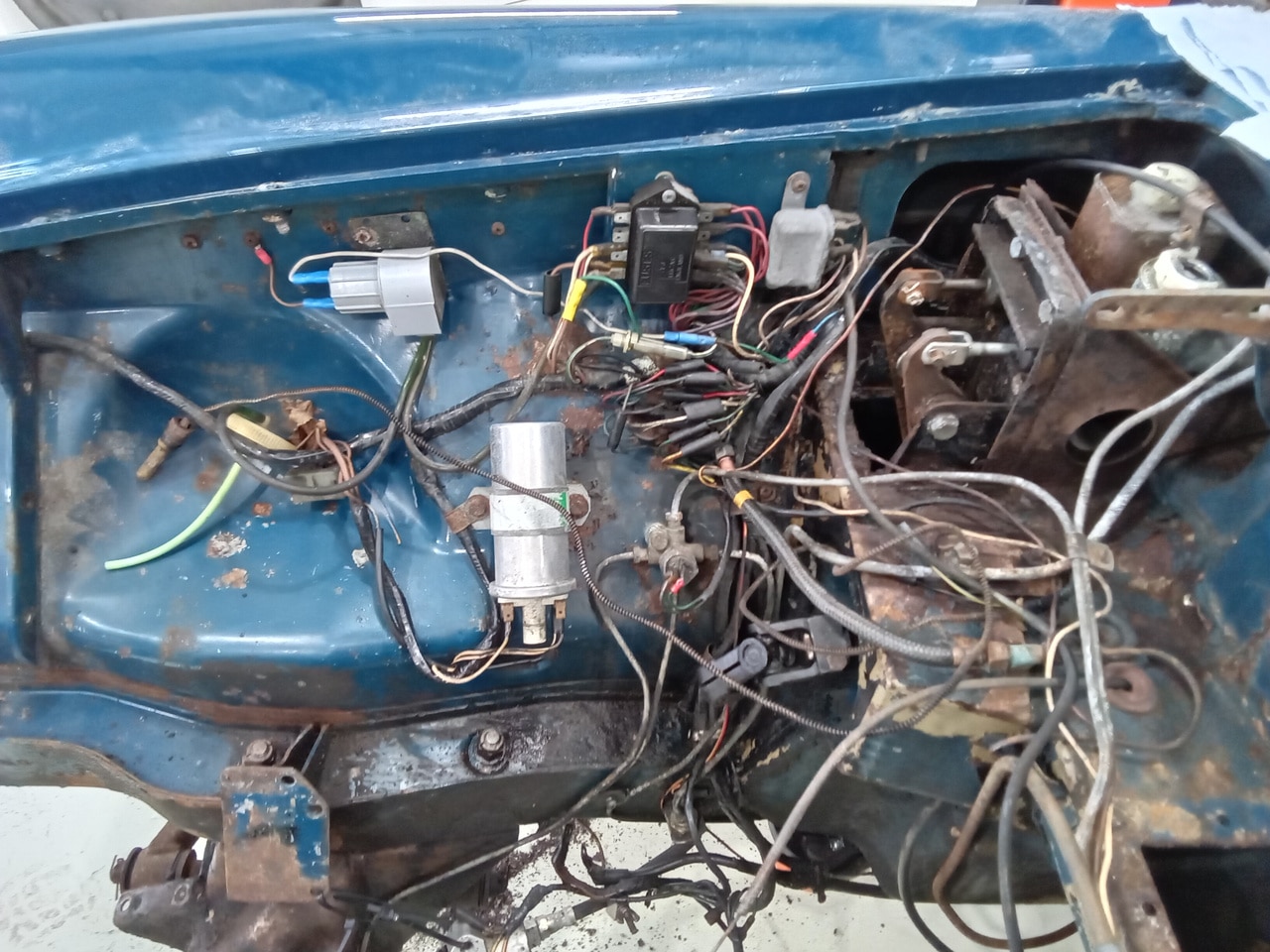13.03.2025 1973 mg roadster blue strip down (141)