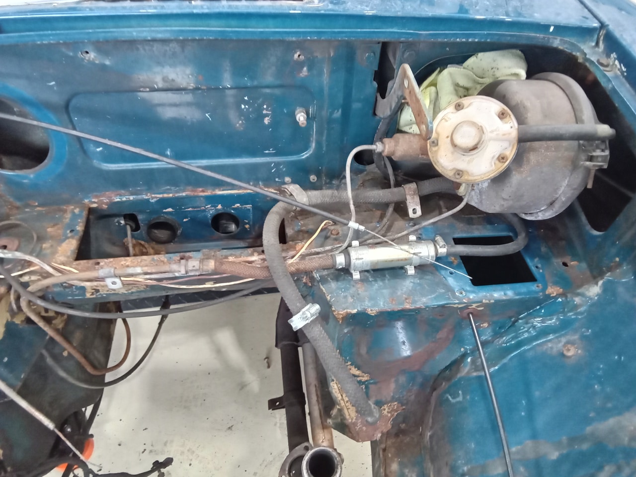 13.03.2025 1973 mg roadster blue strip down (143)