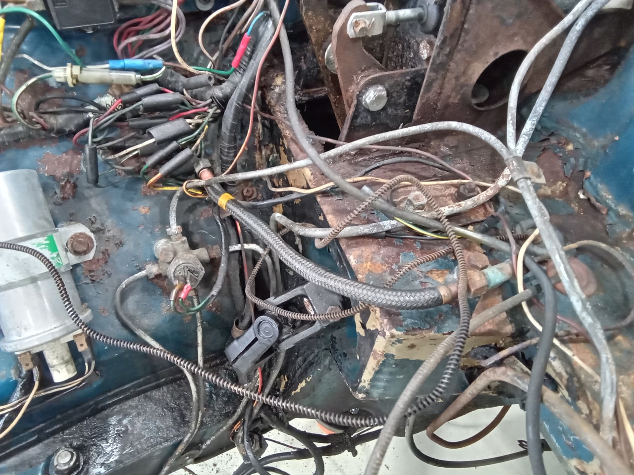 13.03.2025 1973 mg roadster blue strip down (145)