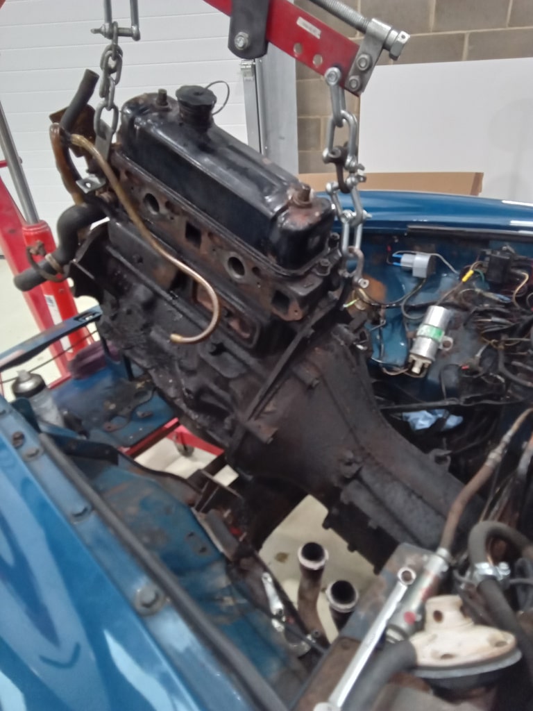 13.03.2025 1973 mg roadster blue strip down (16)