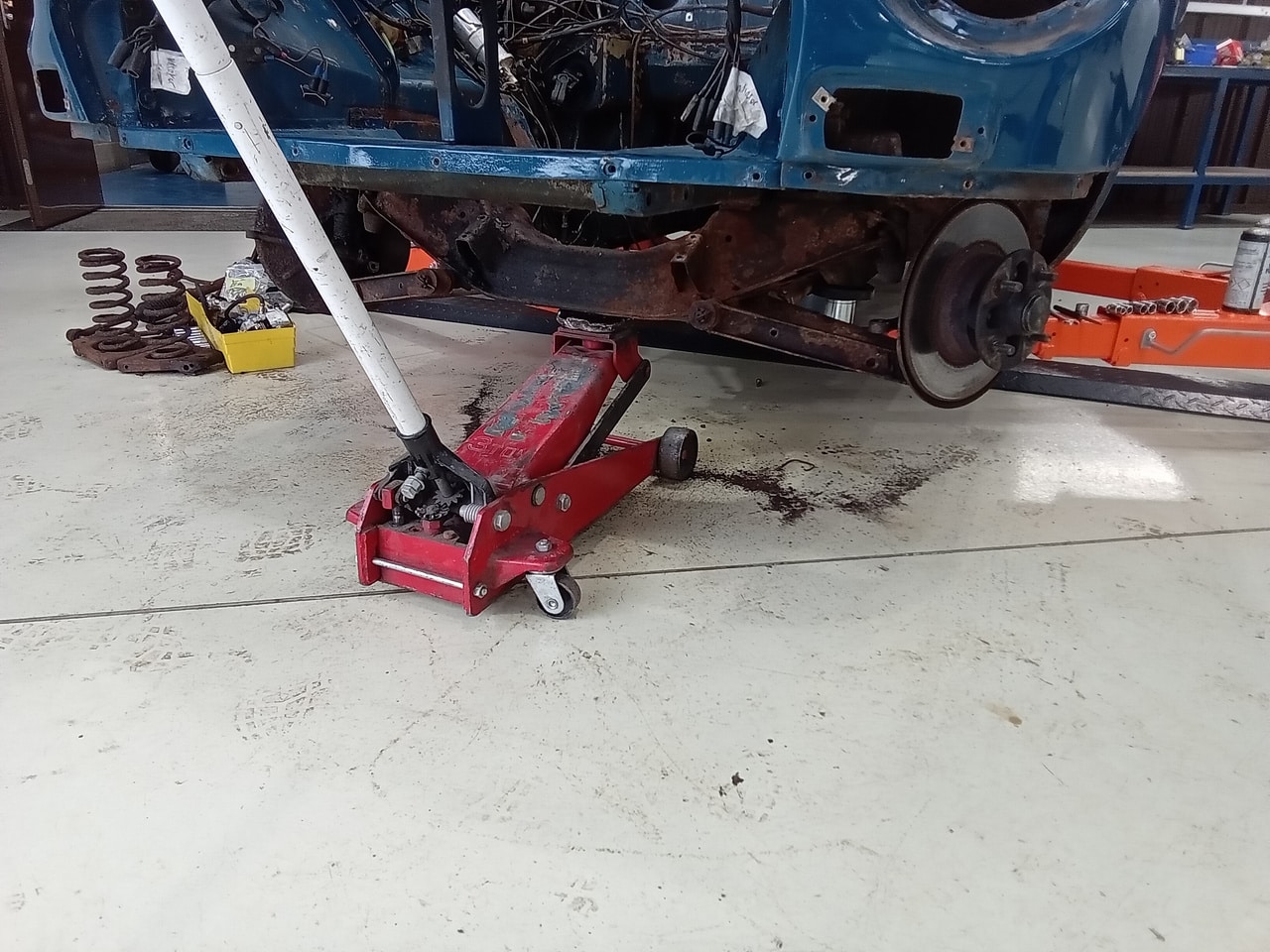 13.03.2025 1973 mg roadster blue strip down (160)
