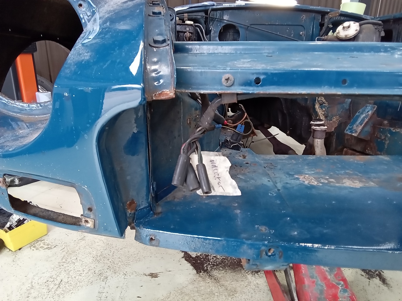 13.03.2025 1973 mg roadster blue strip down (162)