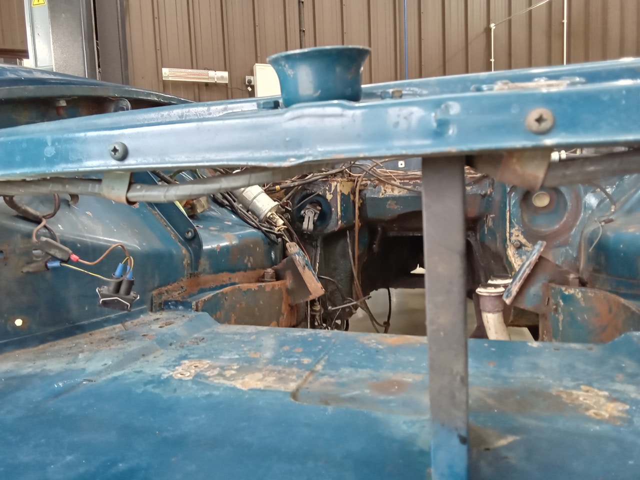 13.03.2025 1973 mg roadster blue strip down (164)