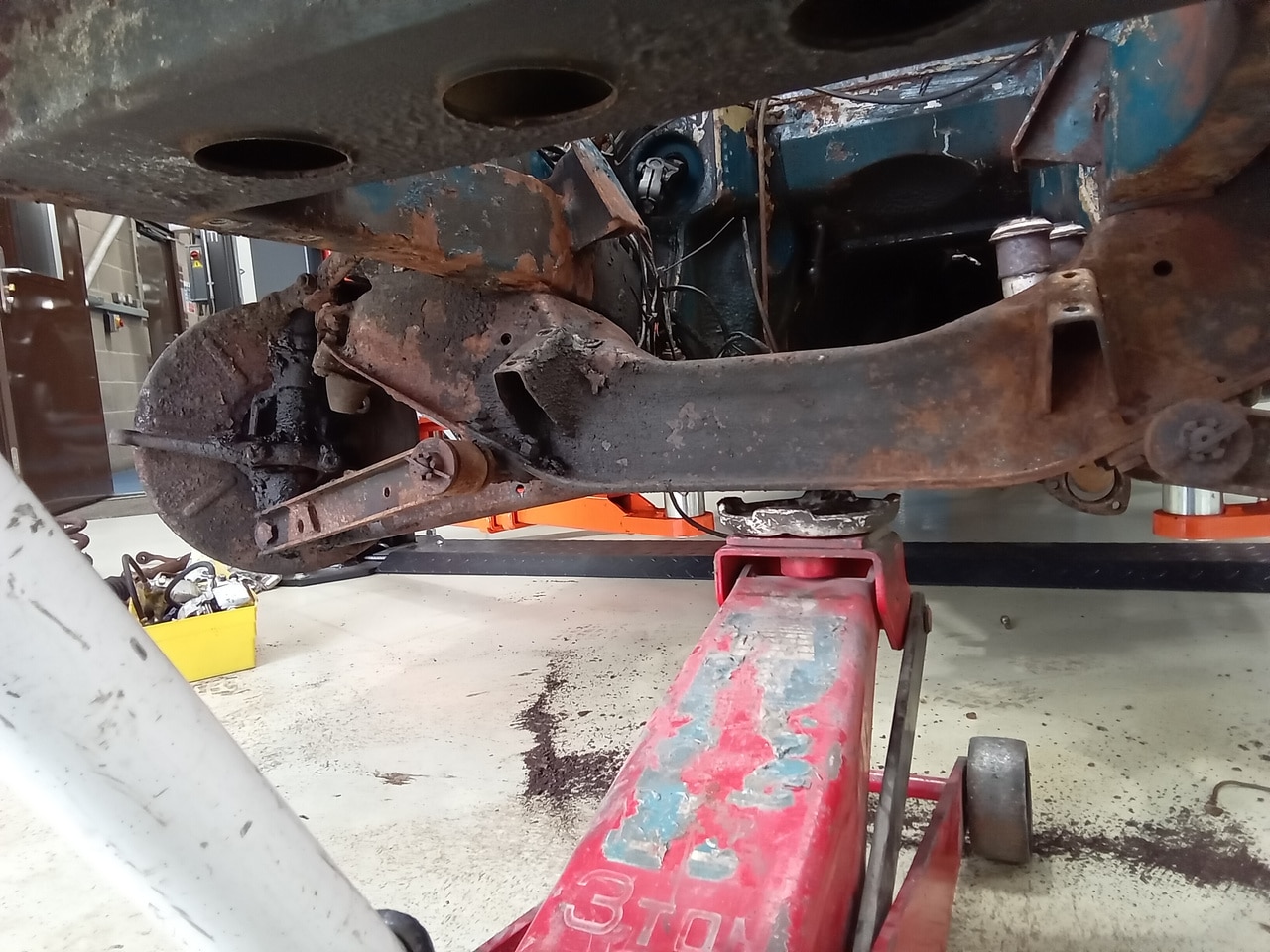 13.03.2025 1973 mg roadster blue strip down (165)
