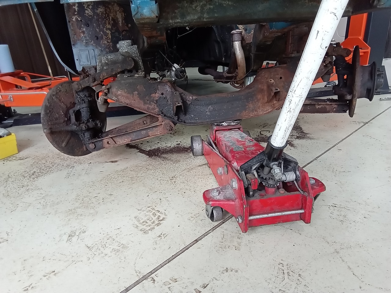 13.03.2025 1973 mg roadster blue strip down (172)