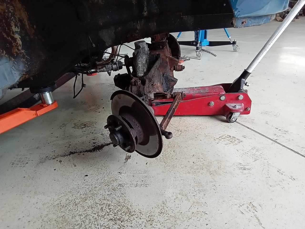 13.03.2025 1973 mg roadster blue strip down (173)