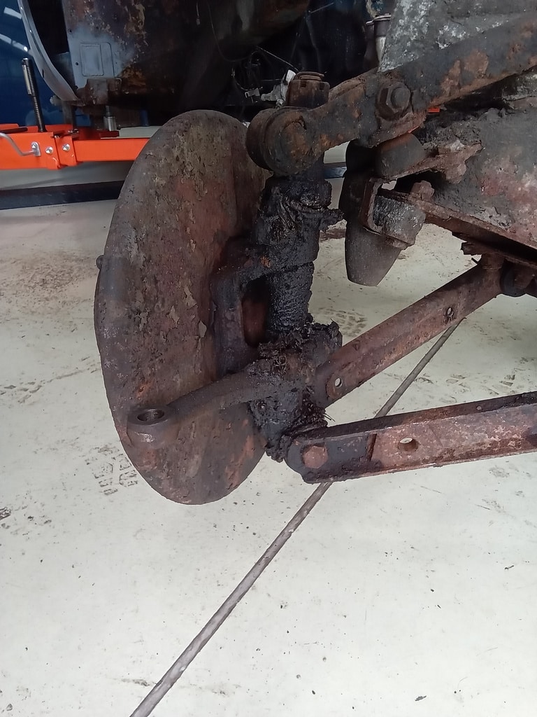 13.03.2025 1973 mg roadster blue strip down (177)