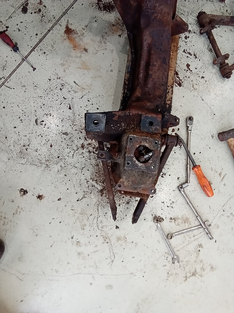 13.03.2025 1973 mg roadster blue strip down (192)