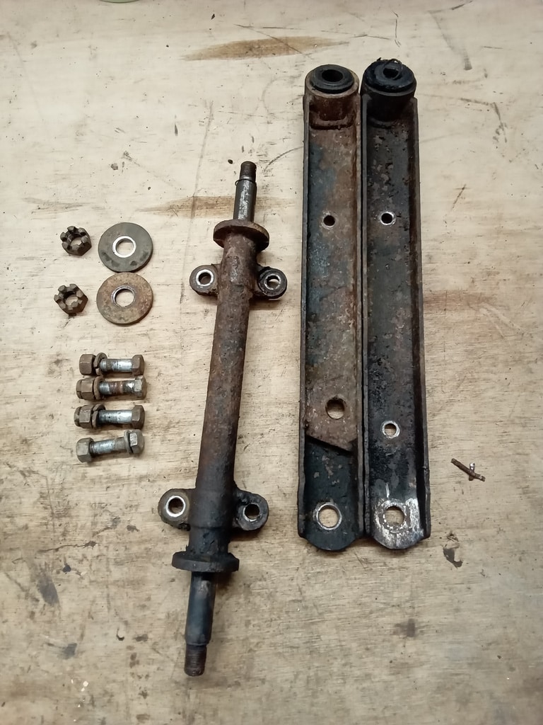13.03.2025 1973 mg roadster blue strip down (204)