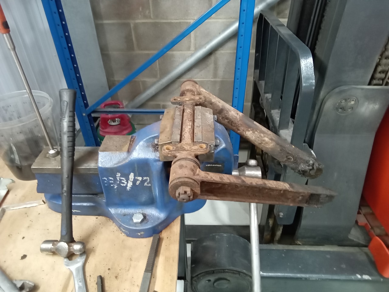 13.03.2025 1973 mg roadster blue strip down (205)