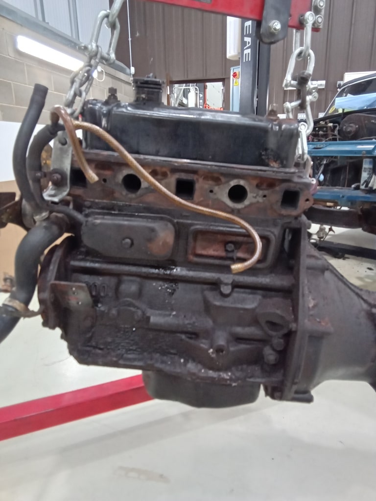 13.03.2025 1973 mg roadster blue strip down (21)