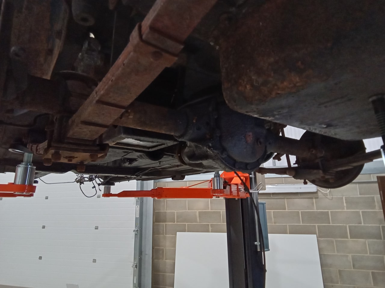 13.03.2025 1973 mg roadster blue strip down (221)