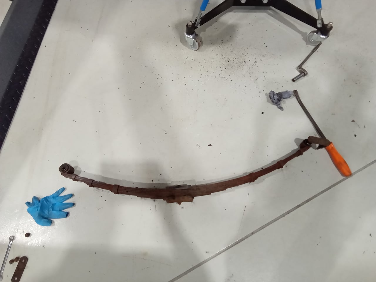 13.03.2025 1973 mg roadster blue strip down (227)