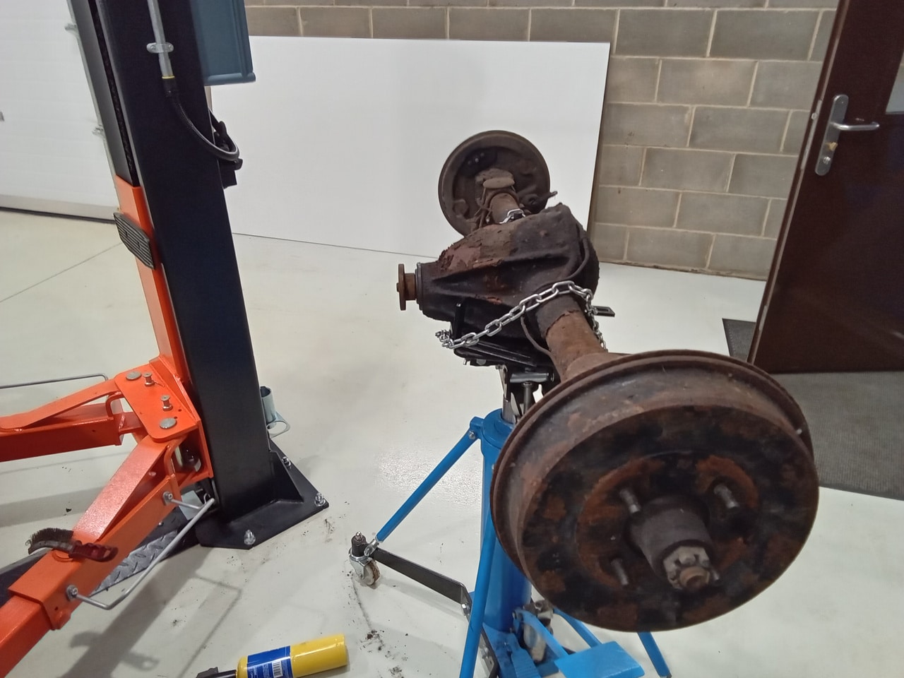 13.03.2025 1973 mg roadster blue strip down (238)