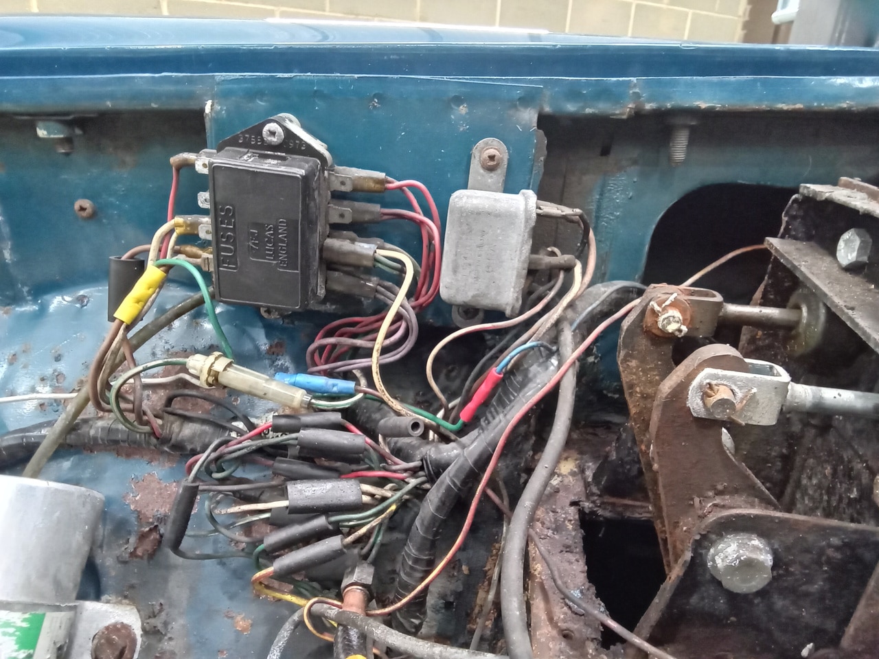 13.03.2025 1973 mg roadster blue strip down (254)
