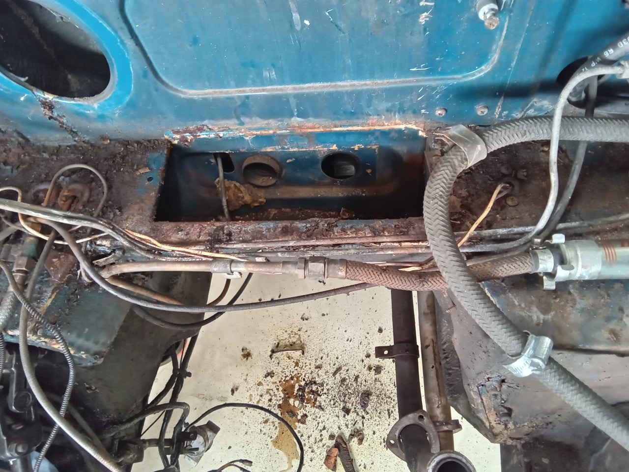 13.03.2025 1973 mg roadster blue strip down (26)