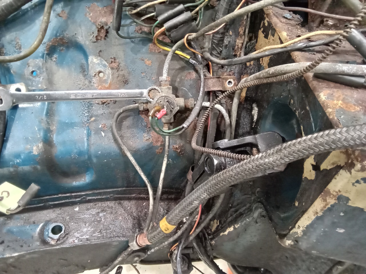 13.03.2025 1973 mg roadster blue strip down (262)
