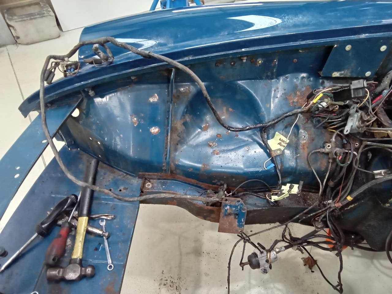 13.03.2025 1973 mg roadster blue strip down (267)