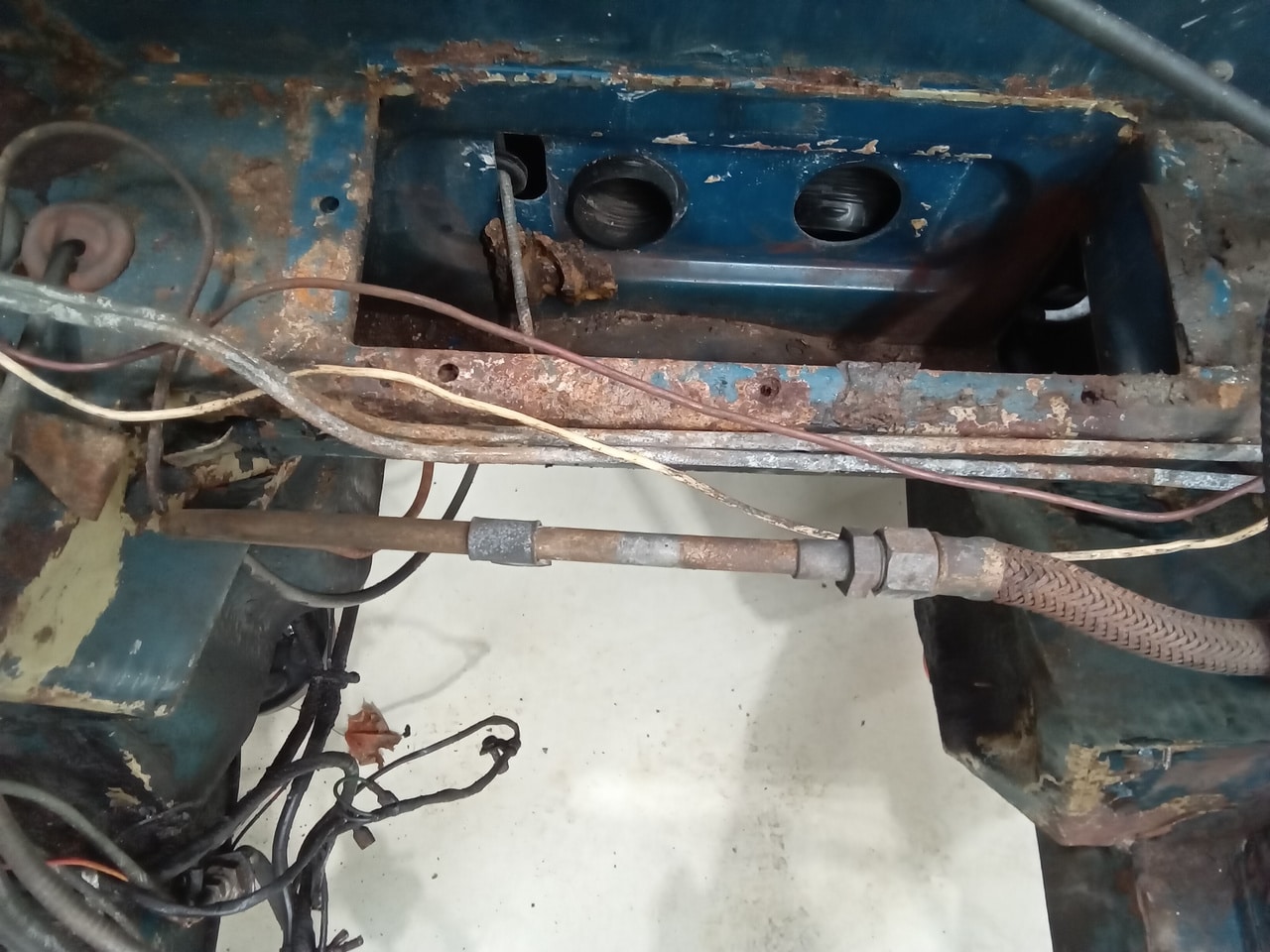13.03.2025 1973 mg roadster blue strip down (270)