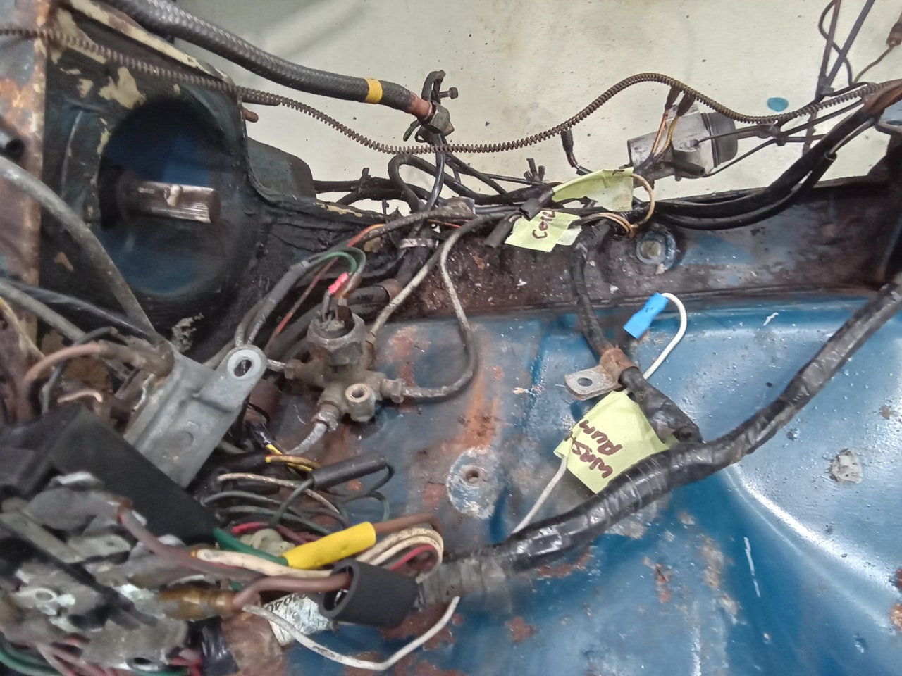 13.03.2025 1973 mg roadster blue strip down (271)